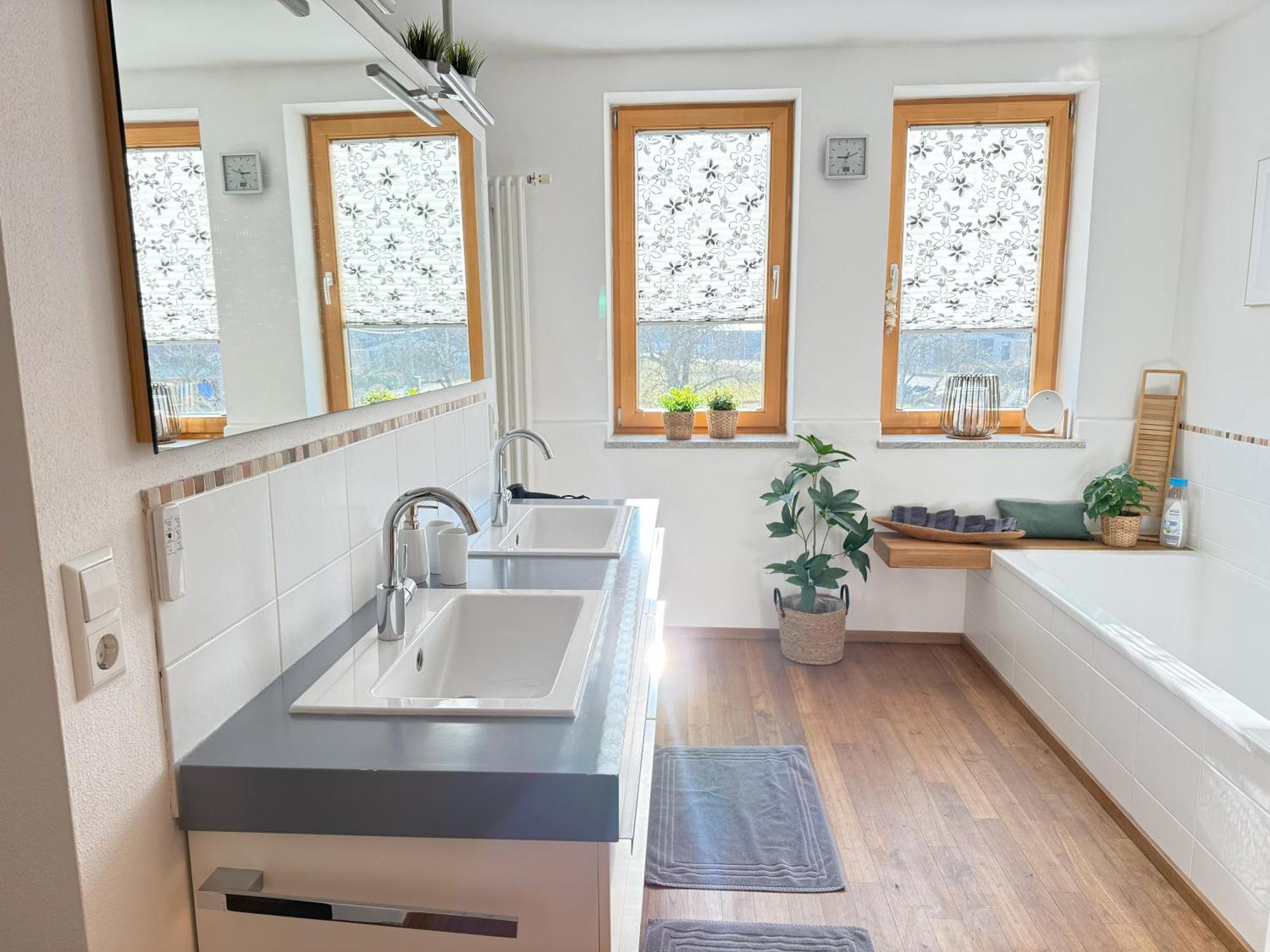 Fe Wo Brunnen - 120 Qm - Ruhige Lage - Viel Natur- Komfortabel - Grosser Balkon Und Garten Мемминген Экстерьер фото
